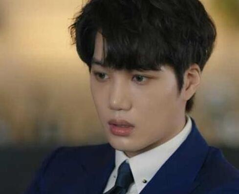 伤心欲绝！EXO成员KAI父亲突然过世极度哀伤 团队成员全赶往灵堂！