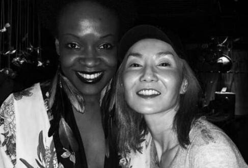 冻龄满分!53岁张曼玉近照曝光 留齐肩发戴帽子笑容灿烂