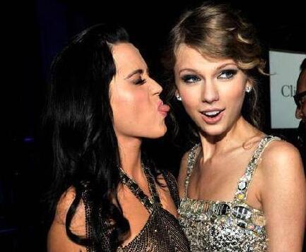 塑料姐妹花?霉霉水果姐和解