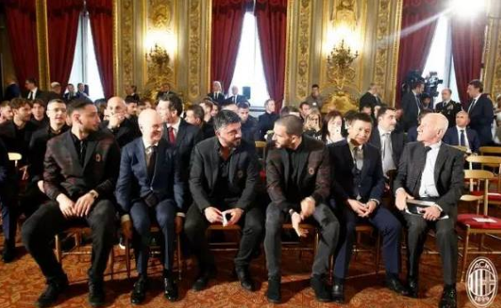 李勇鸿携AC米兰造访意总统府奎里纳尔宫 这阵容真的很霸气!