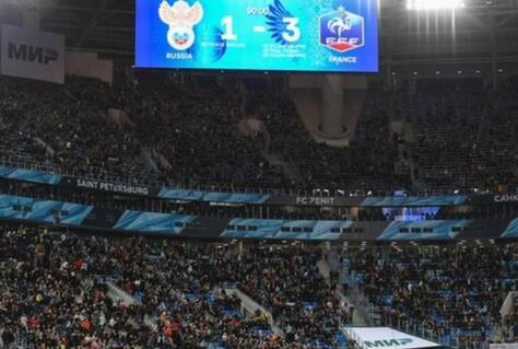 花钱消灾?俄遭FIFA罚款 大声吟唱