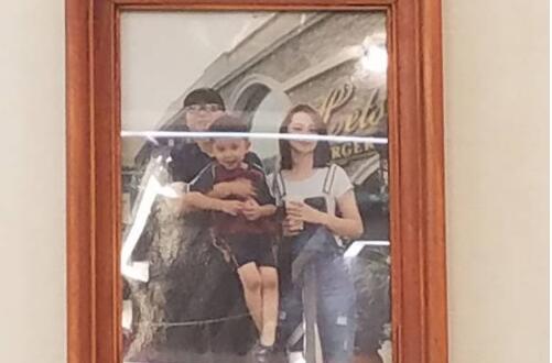 邓莎全家福首曝光 大麟子手绘全家福神秘爸爸就是那张画吗?