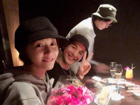 甜炸了!李小冉晒生日照 