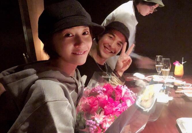 “红玫瑰也是白玫瑰”李小冉晒生日照老公贴心庆生 李小冉戏路越走越宽