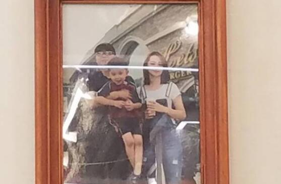 邓莎全家福首曝光邓莎老公露真容 《妈妈是超人》大麟子惹人爱