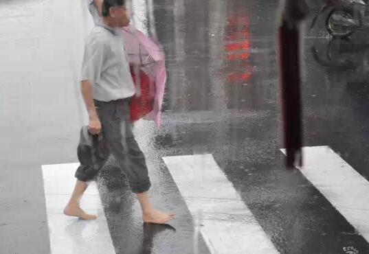 惊悚实拍!男子遭雷击身亡 雷雨天来临7个防雷小知识你不得不知