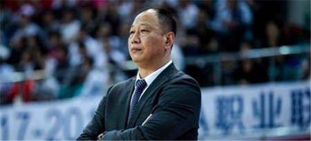 下家找好了?崔万军离任广州 官方发文感谢崔万军对球队的贡献
