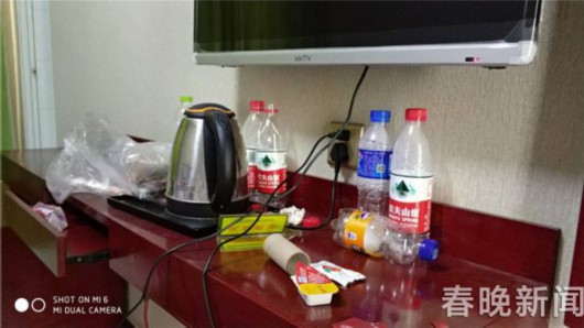 不忍看！丽江一客栈 两女房客将房间变成了垃圾场