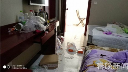 不忍看！丽江一客栈 两女房客将房间变成了垃圾场