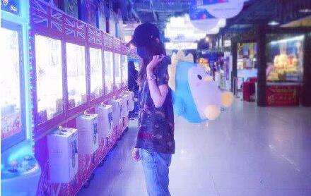 鹿晗关晓彤买咖啡 鹿晗开蓝色宾利一个小细节透露二人关系