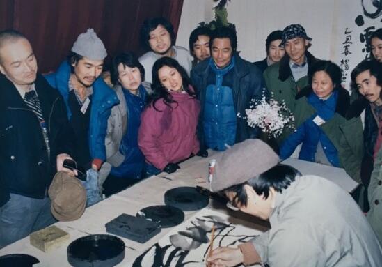 60岁邓婕晒旧照 “王熙凤”长发披肩气质脱俗