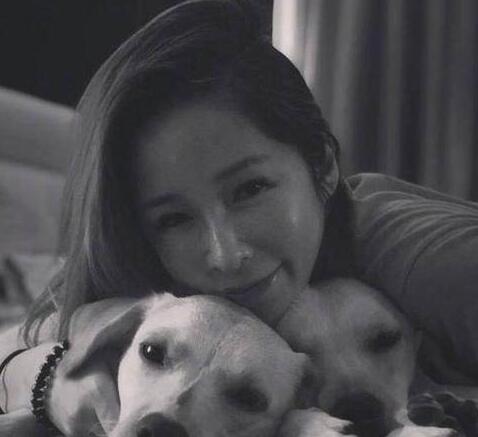 眼睛依然清亮！萧亚轩回归晒