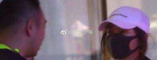 秦岚男友曝光?黄晓明新店开张 当天秦岚去的店铺与黄晓明无关