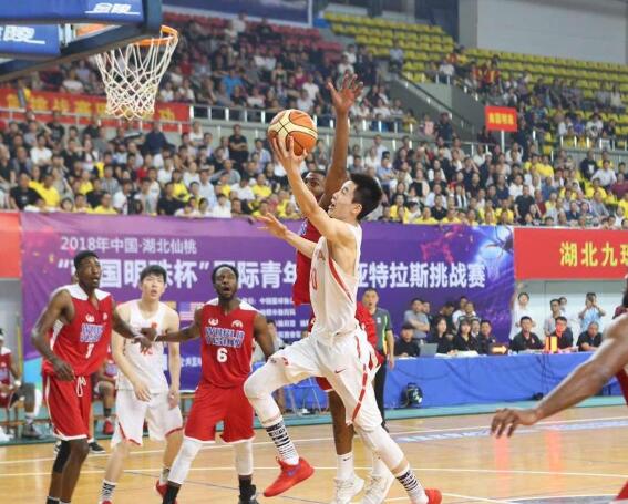 惊艳亮相!U18男篮负美国 蒋浩然得到24分3篮板砍下全场最高分