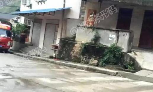 什么人在操纵？村民垃圾场挖冻肉销售 腐败坏肉上餐桌