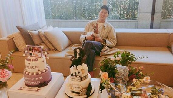 颜值回归！李敏镐晒照曝光千万豪宅 出道12周年如今低调