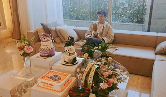 颜值回归！李敏镐晒照曝光千万豪宅 出道12周年如今低调