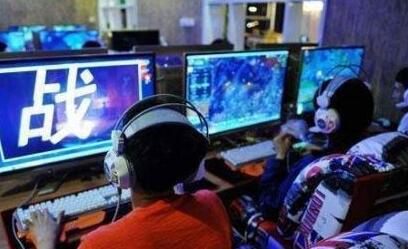 难以置信！一80后女子痴迷玩游戏4年花了170万买装备