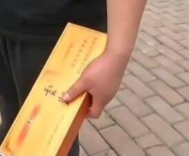 高空坠物物体加速度作用 楼上丢下烟盒变凶器将4岁女孩砸伤