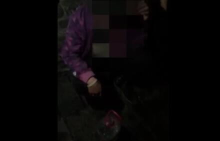 爸妈疼哭了！学生遭强行灌白酒 众人脚踹该男生要求不能停、跪着喝