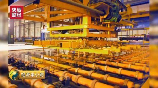 厉害了我的国!中国造出超薄玻璃 厚度堪比A4纸!生产过程全曝光