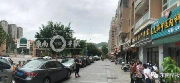 街头天降十万钱雨 真有这好事？一地的现金引来众人疯抢场面失控