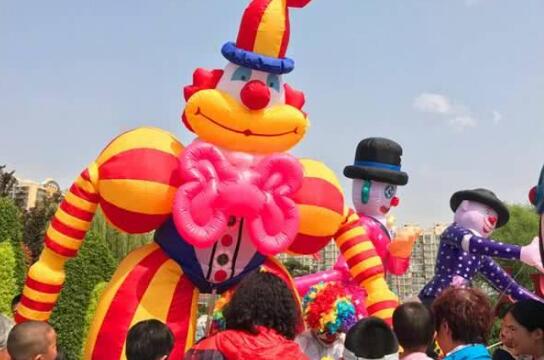 北京月季文化节五月如期举办 花卉大观园月季花海五彩斑斓