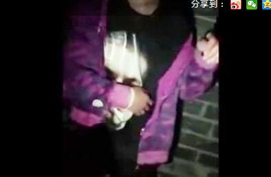 场面令人震惊！学生遭强行灌白酒 