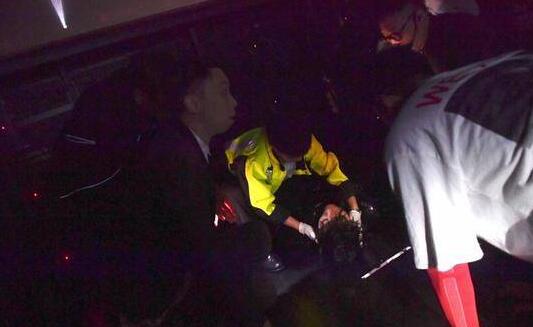 古巨基红馆演唱会坠台 陈韵晴当场被吓哭 连说三声“我没事报平安