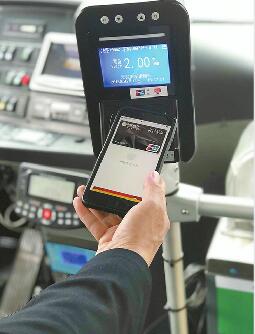 济南人出行更方便了！刷银行卡、手机、二维码均能乘公交