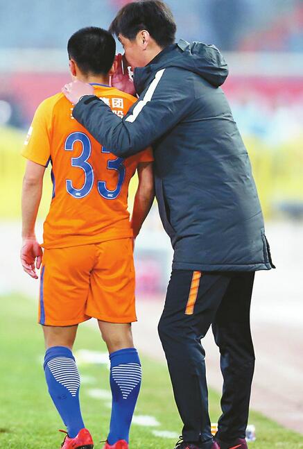 鲁能轻装上阵张弛金敬道复出 李霄鹏赛前减压王永珀登场成焦点  