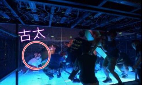 心疼哭了!古巨基坠台 连说3声