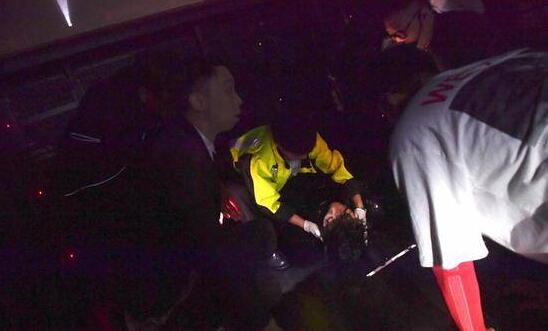 惊魂插曲?古巨基坠台