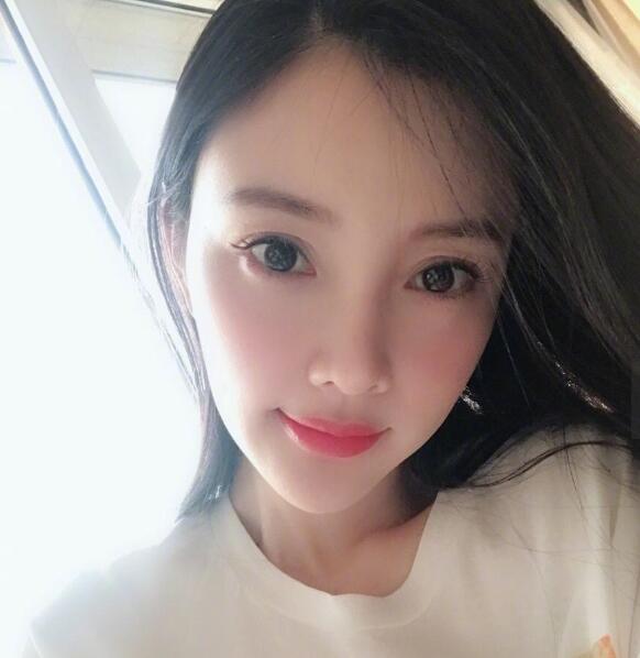 心灵手巧小仙女!甜馨做母亲节爱心餐 餐盘中两个小兔子超级抢镜