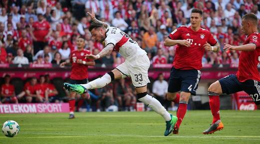 神勇!拜仁1-4斯图加特 第5分钟J罗中场丢球 金切克稳稳将球送入空门