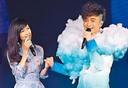 古巨基坠台消失15分钟 红馆演唱会出意外表现坚强可敬