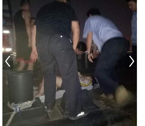 用别人的错误惩罚自己?女孩感情受挫跳长江 民警拿毛巾热水交给女孩