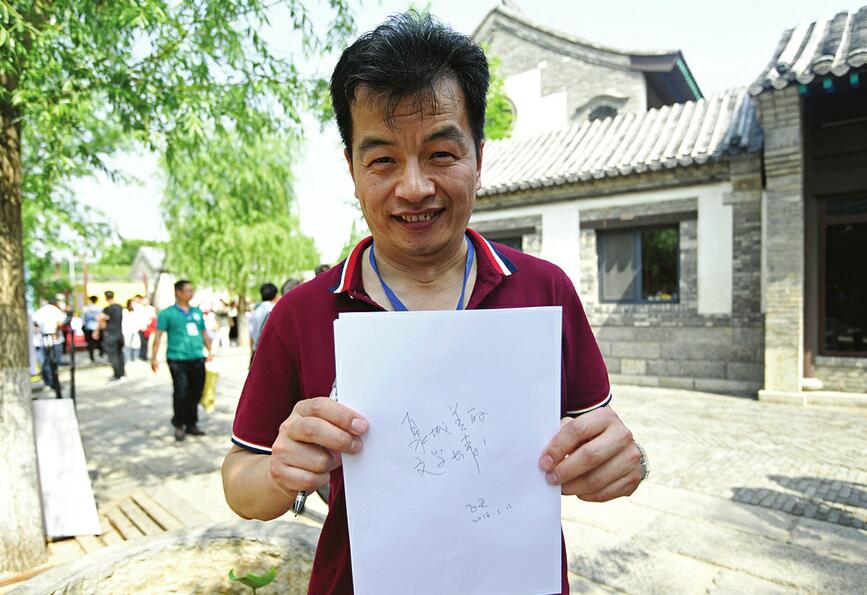 “中国作家济南行”采风团成员们近距离接触泉城抒发感慨