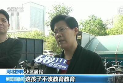 熊孩子！男孩电梯内点火 火光闪烁男子冲进电梯端来一盆水将火浇灭
