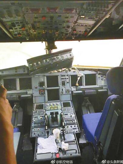 飞机驾驶舱风挡掉落仪器失灵 万米高空急坠乘客尖叫 机长奇迹迫降！