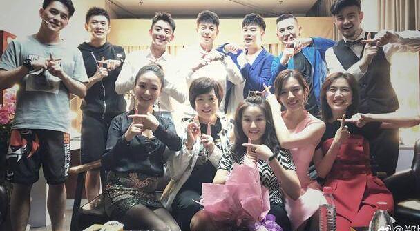 个个都是男神女神!郑恺晒同学聚会颜值爆表 毕业十年依然秒杀鲜肉