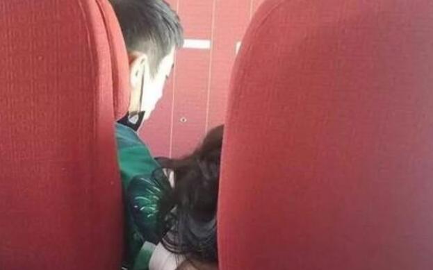 沈月梁靖康亲昵照被怀疑在交往 杉菜混搭美作了？