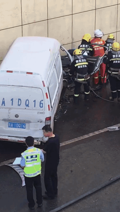 画面惨烈！西安玉祥门车祸 看得人触目惊心、后背发凉！