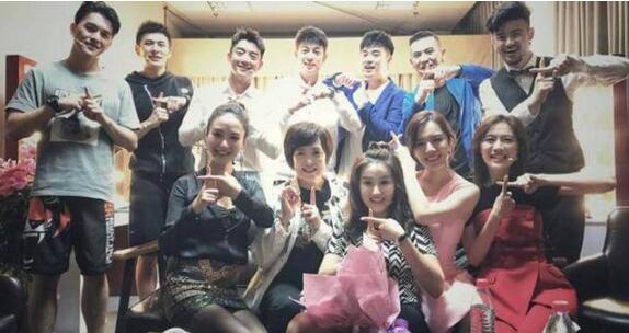 这个班逆天了!郑恺晒同学聚会 王晓晨、陈赫、杜江、海陆、江疏影...