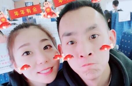 这波操作甜炸了!杨珺菁接受求婚 男排帅哥刘向东向她求婚