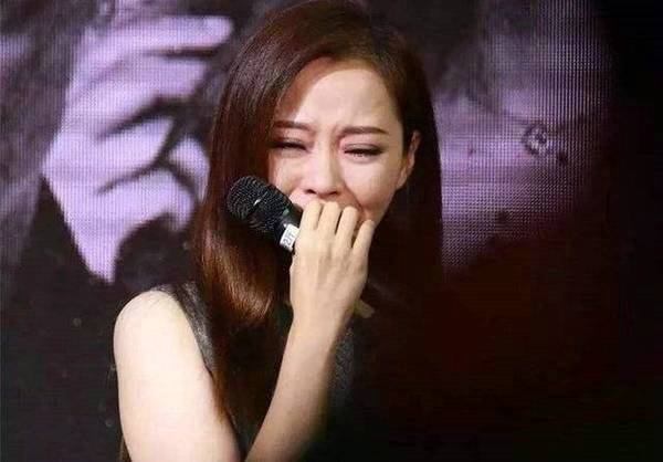 张靓颖新恋情曝光?一条妈妈的微博似乎是意味着受过了伤