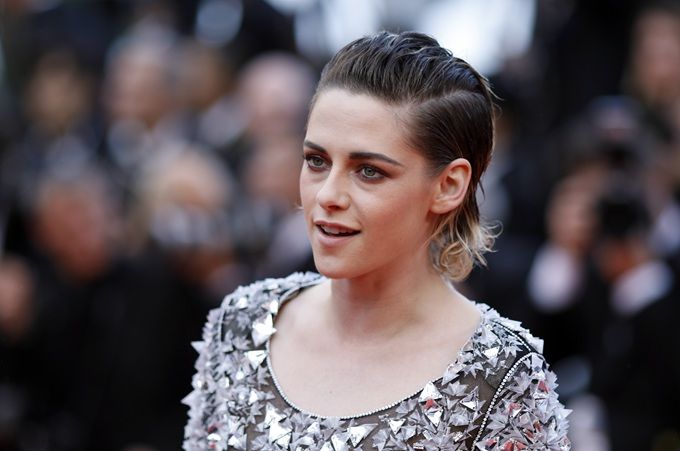 炒作or真性情?暮光女光脚走红毯 影迷为偶像打call果然是我的小K