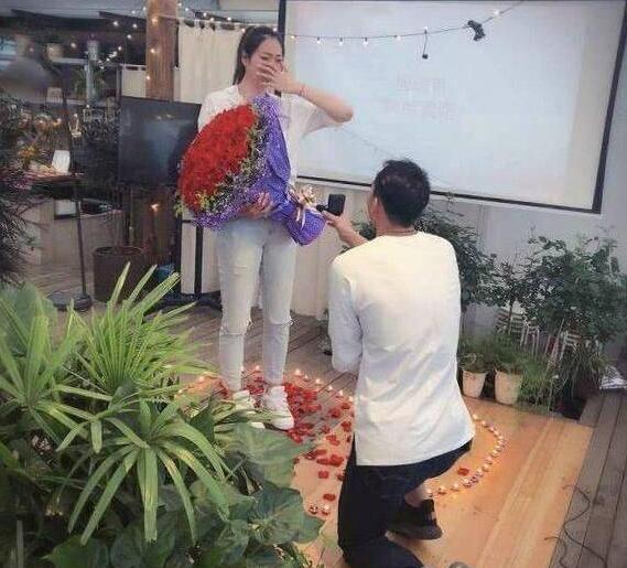 双喜临门！杨珺菁接受求婚 杨珺菁是中国女排著名的“暴力副攻”