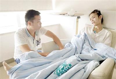 23岁妈妈身患癌症 强忍剧痛为两个女儿绣嫁妆