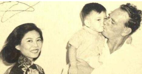 黄秋生童年遭遗弃：他是荧屏恶人专业户 童年被妈妈喂洗衣粉